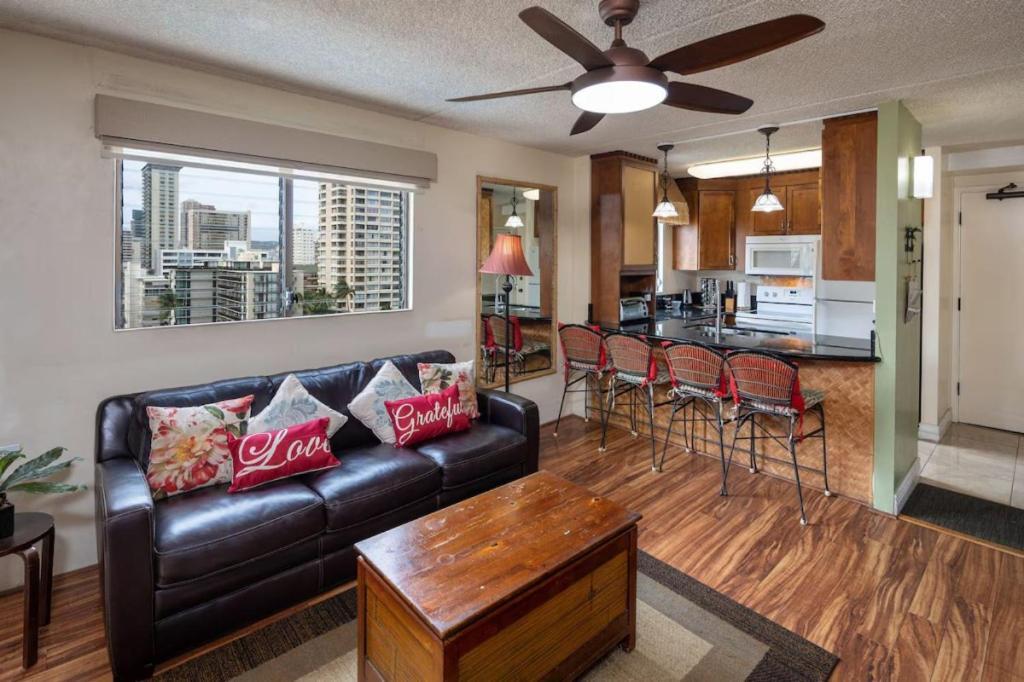 Heart Of Waikiki,1Bdrm,Free Parking, Wifi,No Resort Fees,Youtube,Netflix ! Χονολουλού Εξωτερικό φωτογραφία