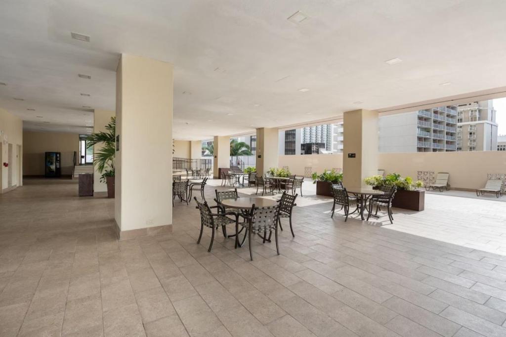 Heart Of Waikiki,1Bdrm,Free Parking, Wifi,No Resort Fees,Youtube,Netflix ! Χονολουλού Εξωτερικό φωτογραφία